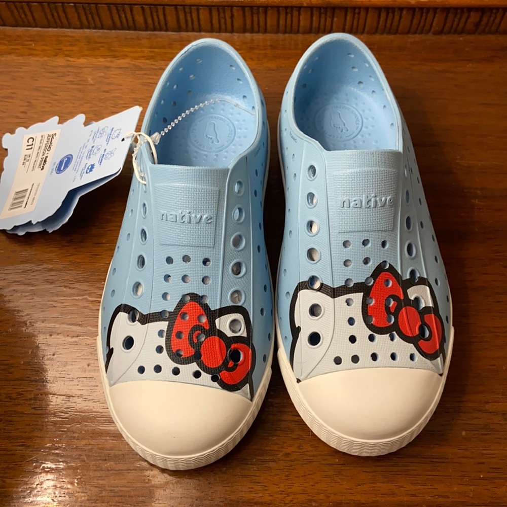 Native Jefferson 11 Hello Kitty blue girls slip on